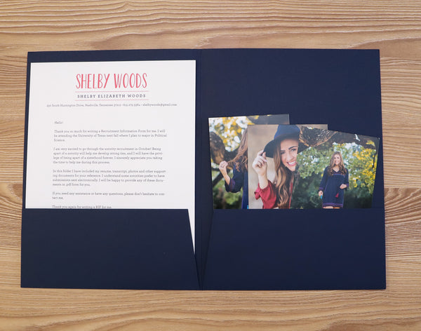 Simply Preppy resume shown inside Night pocket folder